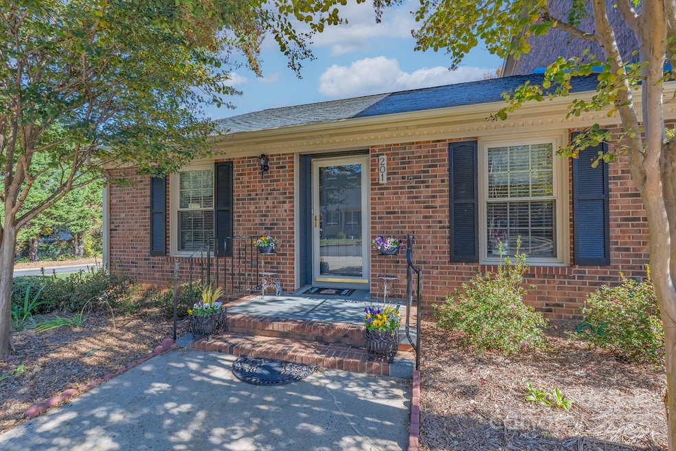 201 Pointe Cir, Rock Hill, SC 29732 - photo 1