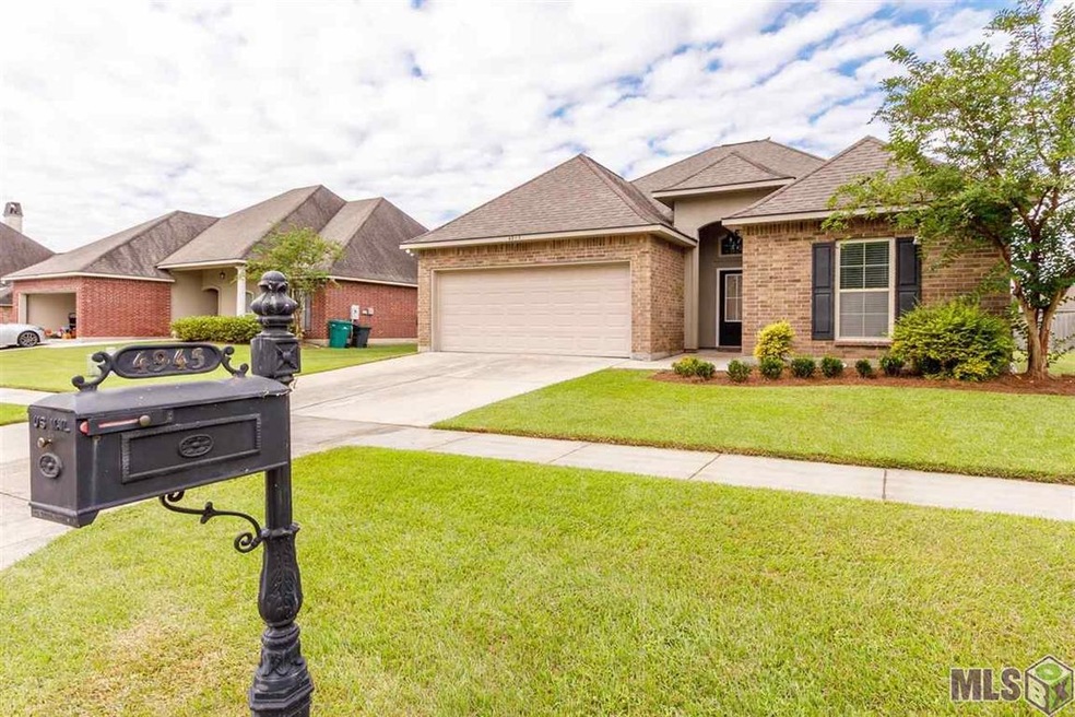 4945 Queens Carriage St, Zachary, LA 70791 - photo 1