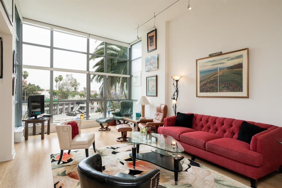 Soaring 12-foot ceilings!