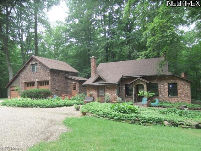 Welcome home to 1130 South Hametown Road in beauti