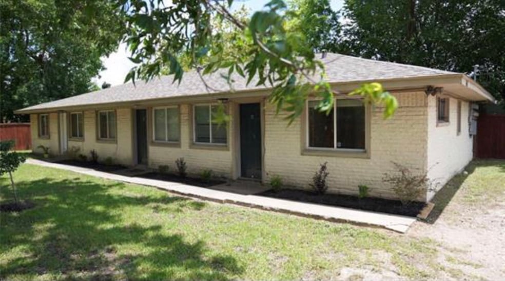 4633 Briscoe St unit A, Houston, TX 77051 - photo 1