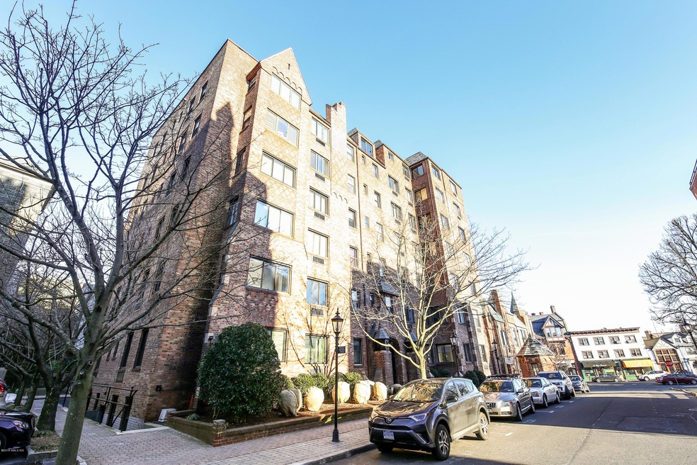 4 Lafayette Ct unit 3C, Greenwich, CT 06830 - photo 1