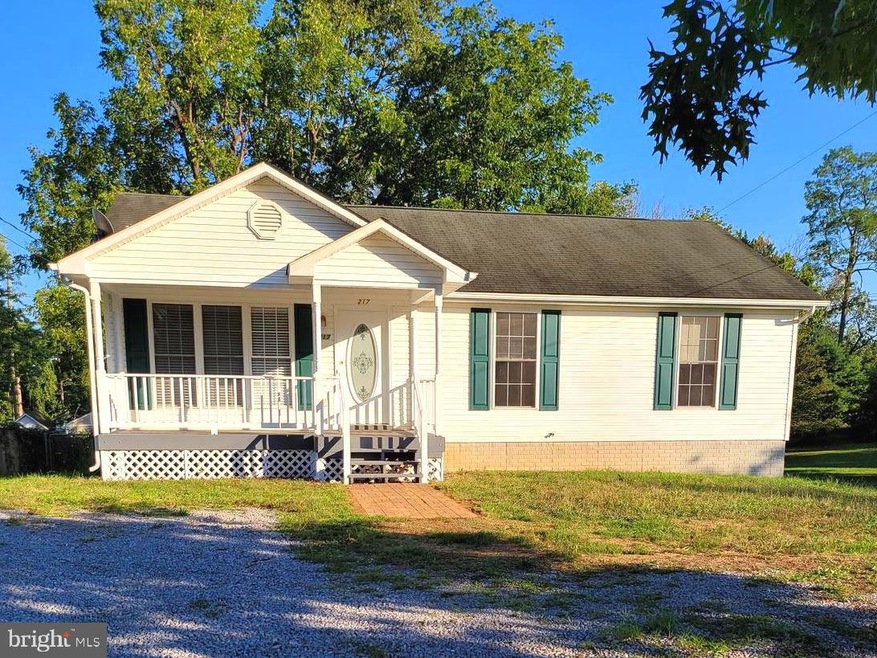 217 N Greenway Ave, Boyce, VA 22620 - photo 1