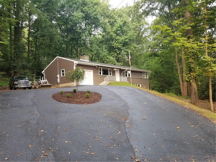 4782 Chestnut Hill Rd, Center Valley, PA 18034 - photo 1