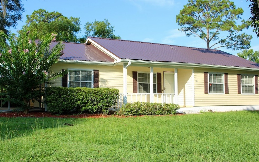 Very nice 4/2 home in Maynor Subdivision