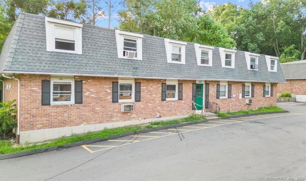 370 Colonial Ave unit 2D, Waterbury, CT 06704 - photo 1