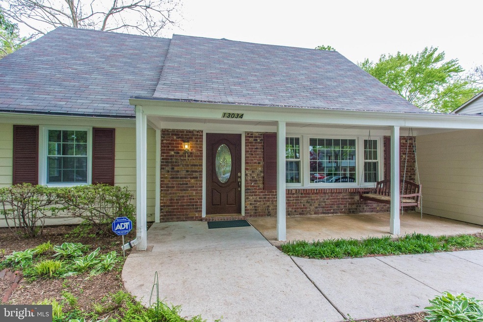 13034 Maple View Ln, Fairfax, VA 22033 - photo 1