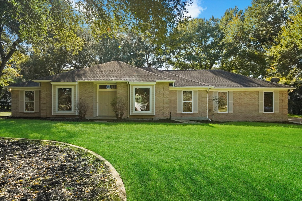 18911 Misty Ln, Tomball, TX 77377 - photo 1