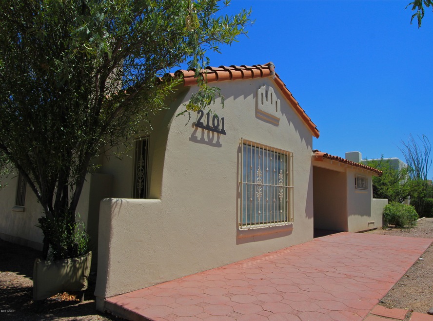 2101 E Grant