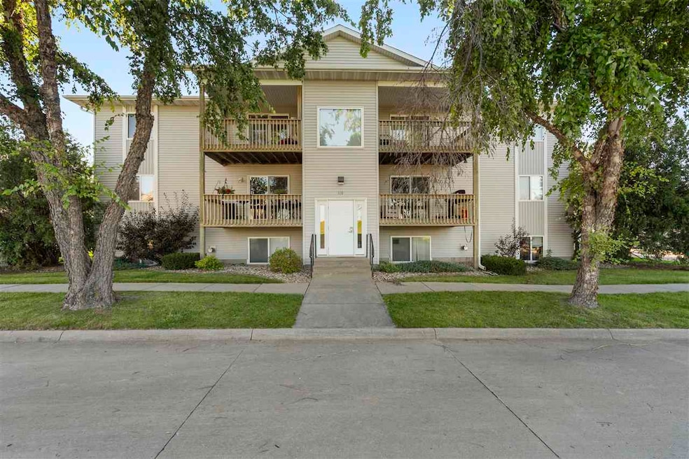 110 Vicky Ln unit 10, Williamsburg, IA 52361 - photo 1