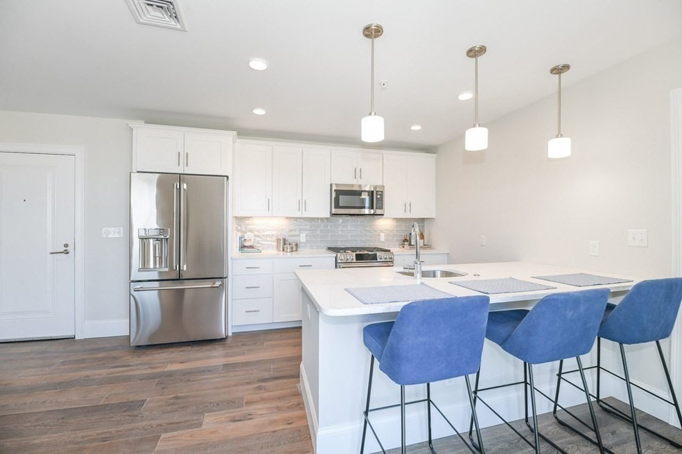 545 E 3rd St unit 10, Boston, MA 02127 - photo 1