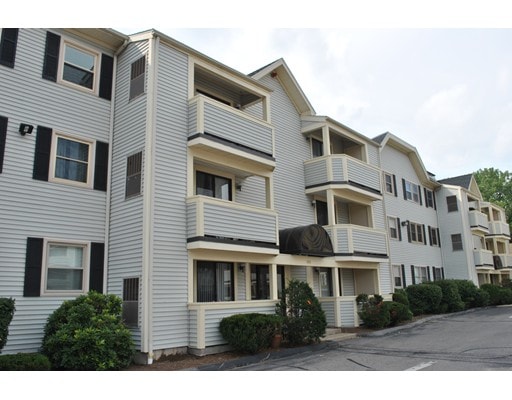 1210 Vfw Pkwy unit 9, West Roxbury, MA 02132 - photo 1