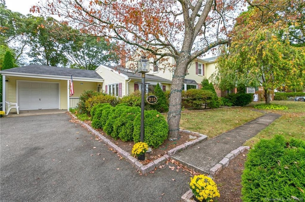 215 Knollwood Dr, Stratford, CT 06614 - photo 1
