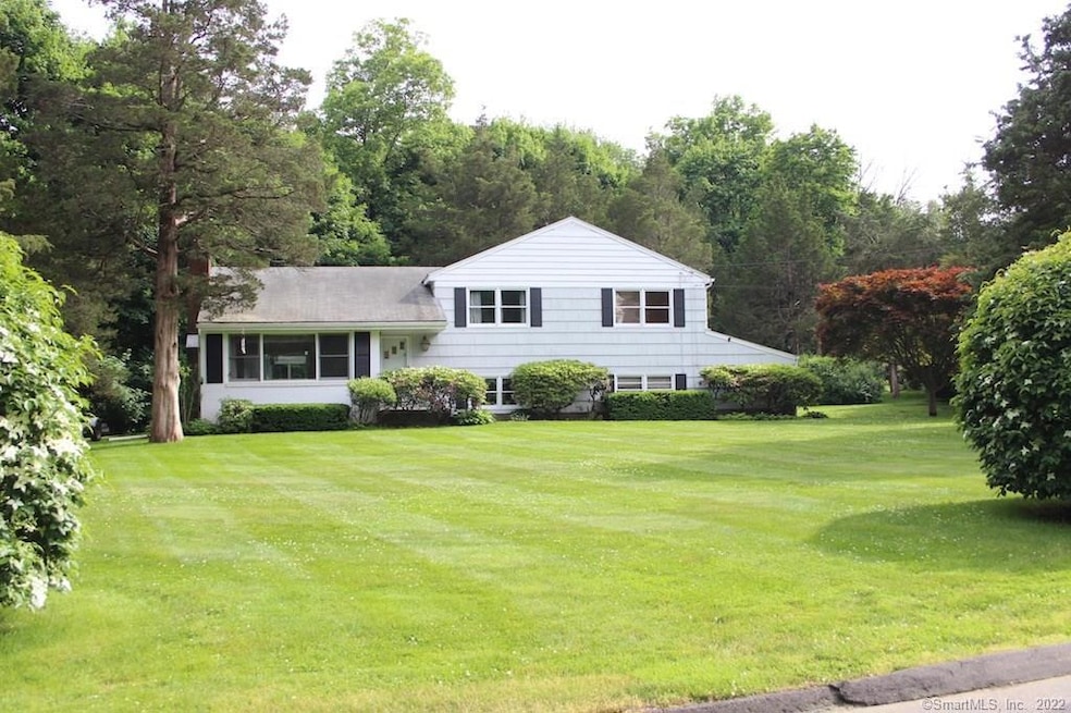 131 Overlook Dr, New Canaan, CT 06840 - photo 1