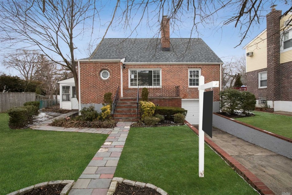 3 Bittersweet Ln, Valley Stream, NY 11581 - photo 1