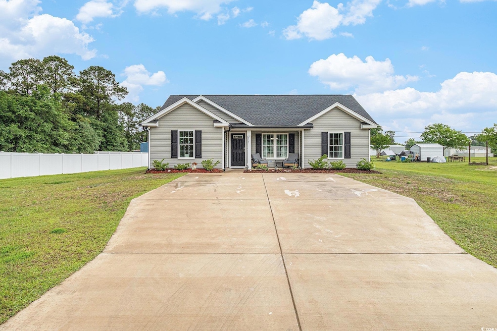 Ranch-style house featuring a shingled roof and a 