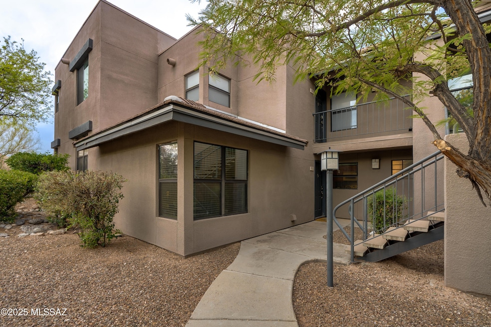 5855 N Kolb Rd #1102