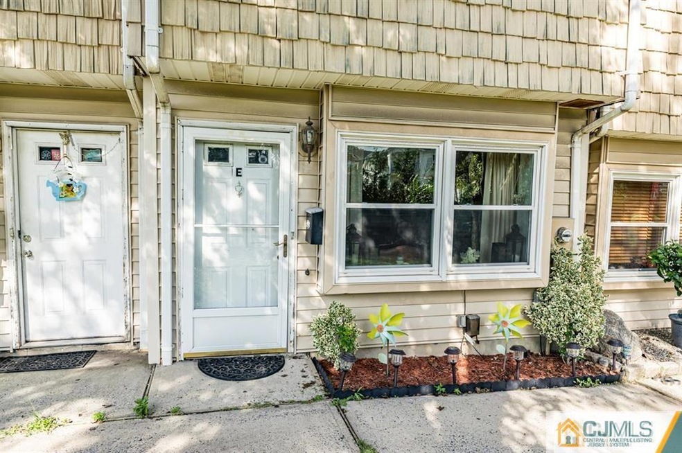 172 Roosevelt Ave unit E, Carteret, NJ 07008 - photo 1