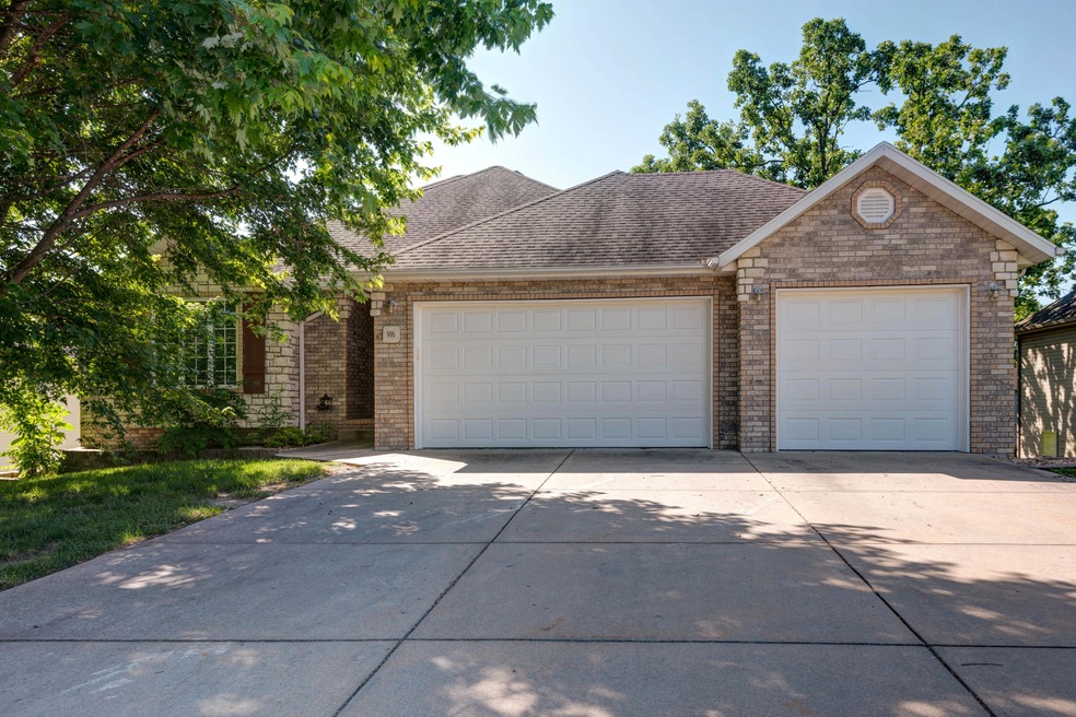 916 Welch St, Nixa, MO 65714 - photo 1