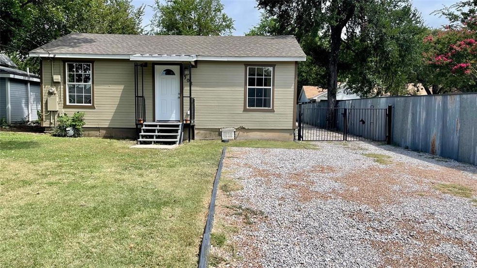 308 W Russell St, Weatherford, TX 76086 - photo 1