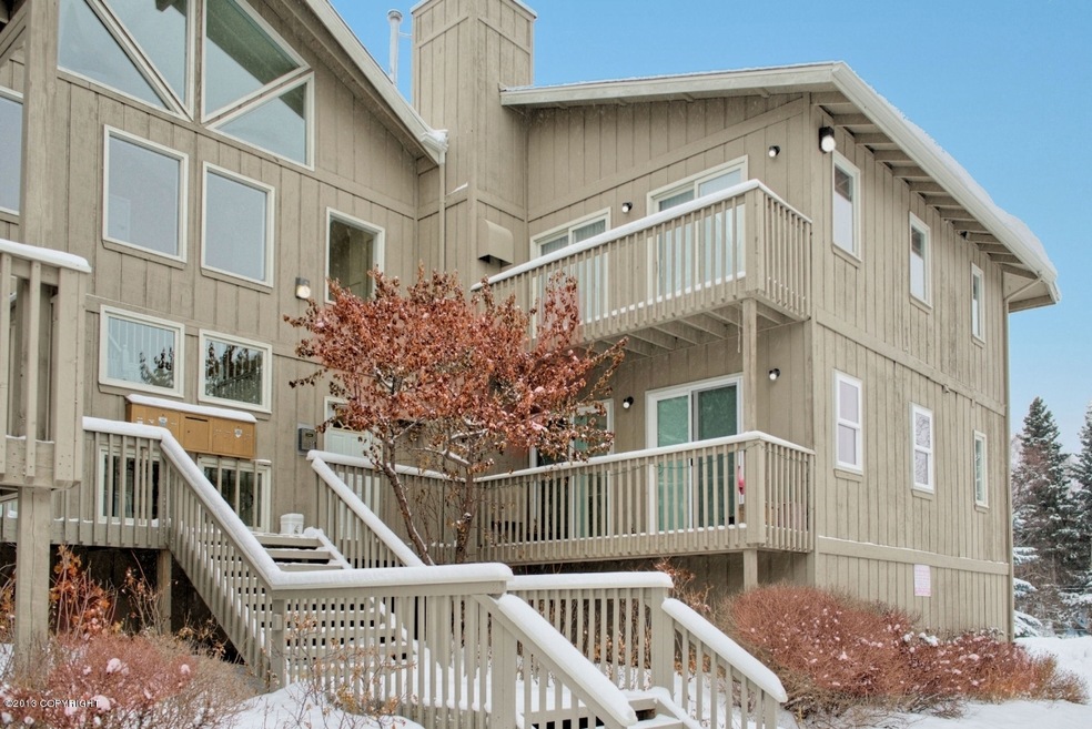 Wonderful Top Floor Unit!