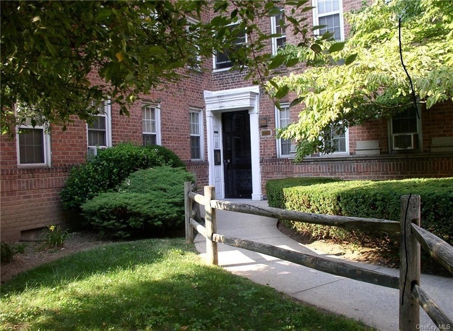 Fleetwood Park Cooperative unit A58, Bronxville, NY 10708 - photo 1