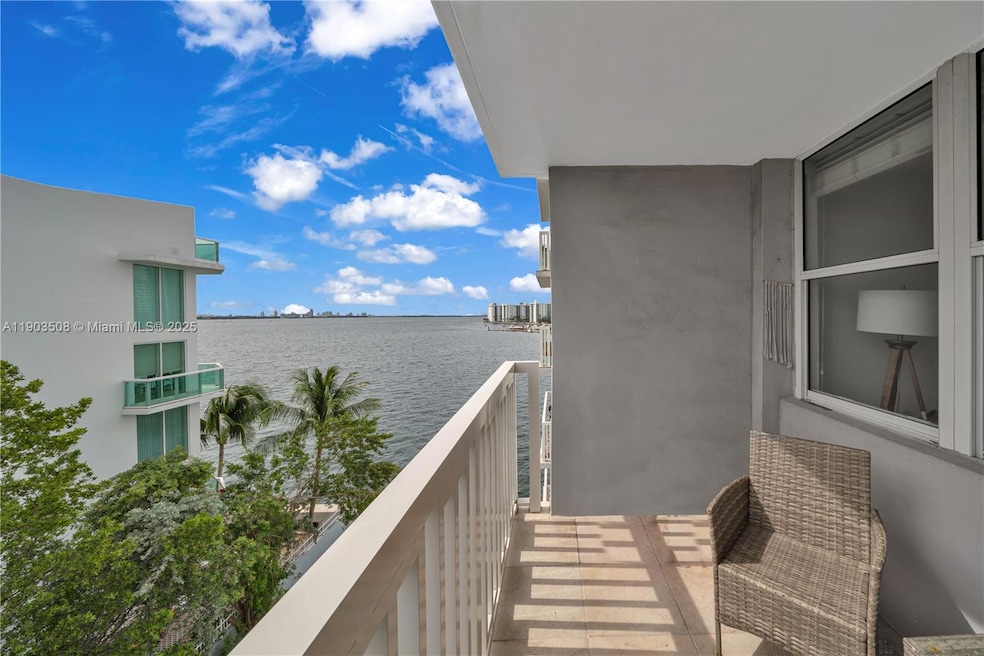 Villa Bay Vista unit 505, Miami Beach, FL 33141 - photo 1