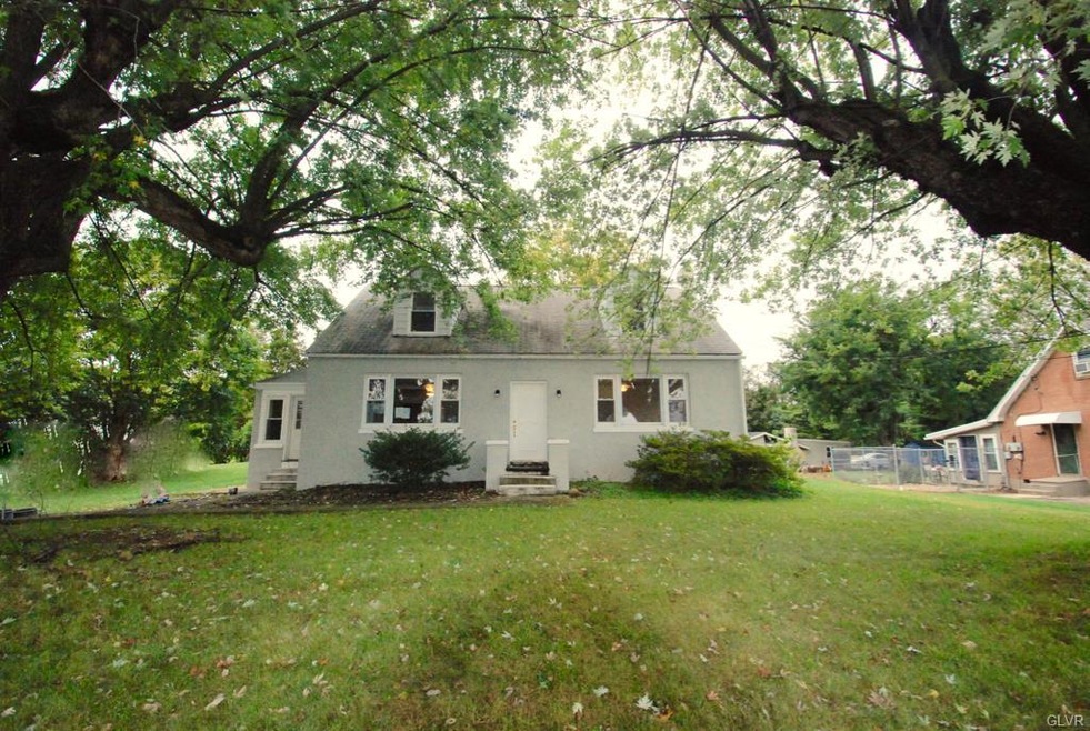 742 Krocks Ct, Allentown, PA 18106 - photo 1