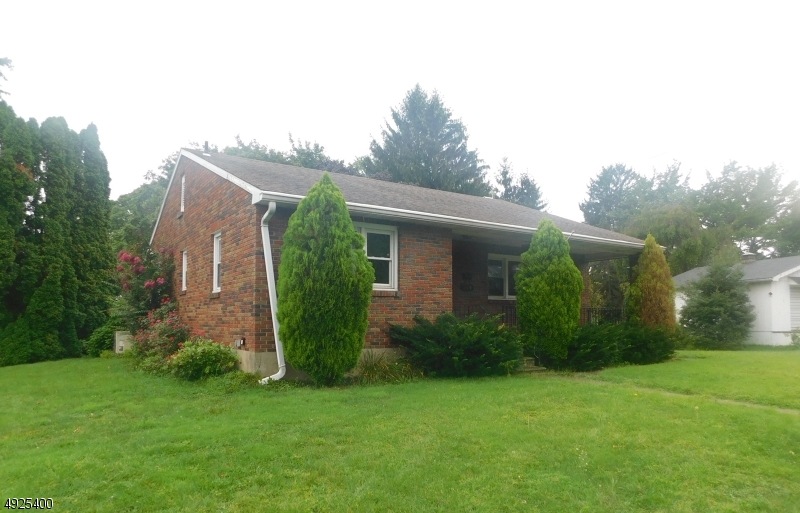 924 Mill St, Phillipsburg, NJ 08865 - photo 1