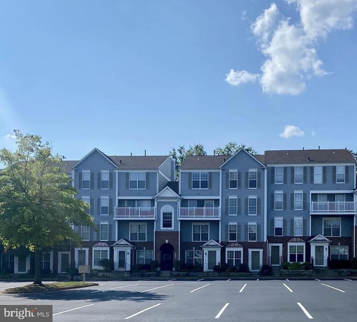 21809 Baldwin Square unit 300, Sterling, VA 20164 - photo 1