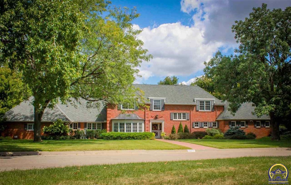 1540 SW Westover Rd, Topeka, KS 66604 - photo 1