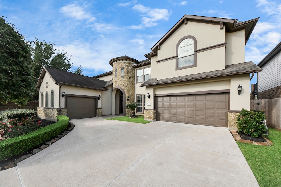 Welcome to 4814 Burclare Ct in Sugar Land, TX!