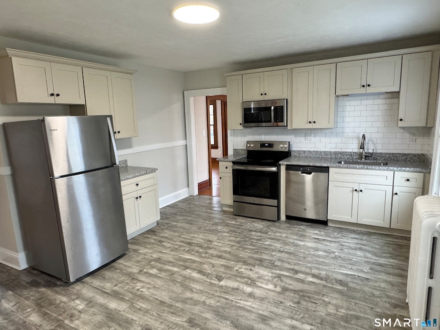 29 Nesbit Ave unit 2nd FL, West Hartford, CT 06119 - photo 1