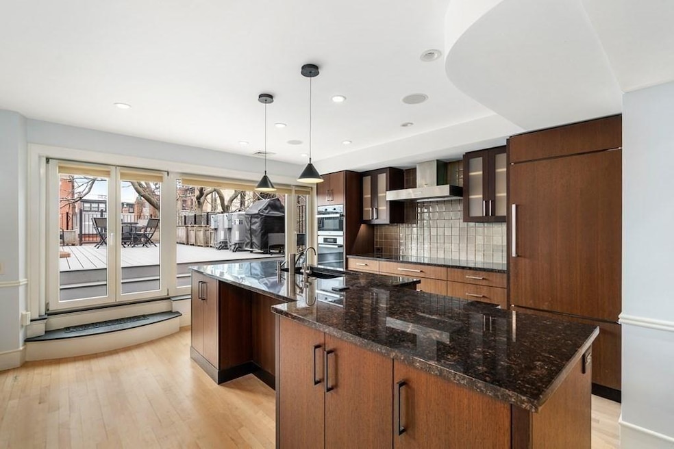 87 Pinckney St unit 4, Boston, MA 02114 - photo 1