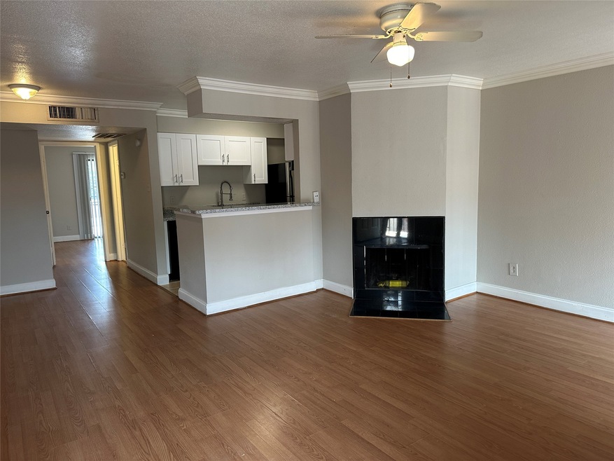 10100 S Gessner Rd unit 406, Houston, TX 77071 - photo 1