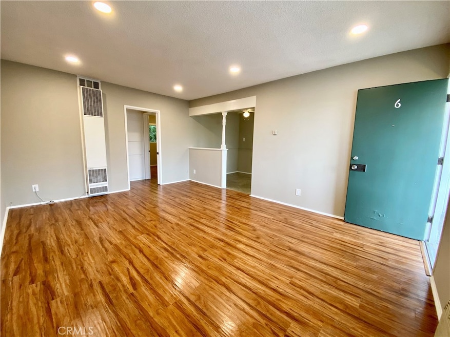 3335 Triangle Place unit 6, Glendale, CA 91208 - photo 1