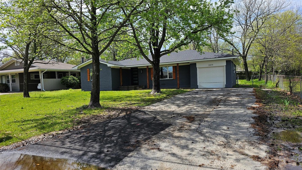 2019 N Main St, Bonham, TX 75418 - photo 1