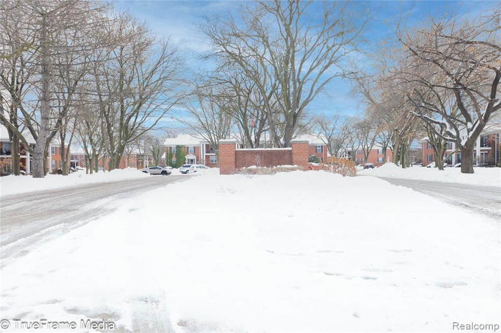 27654 E Echo Valley unit 234, Farmington Hills, MI 48334 - photo 1