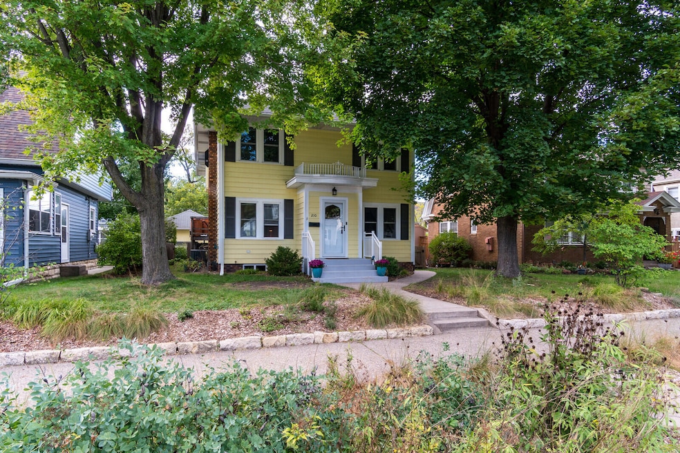 210 22nd St S, La Crosse, WI 54601 - photo 1