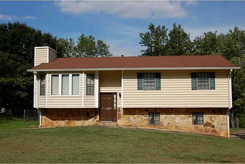 Exterior Front. Move in Ready!