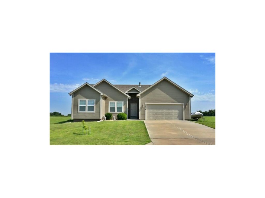 21626 Nichols St, Spring Hill, KS 66083 - photo 1