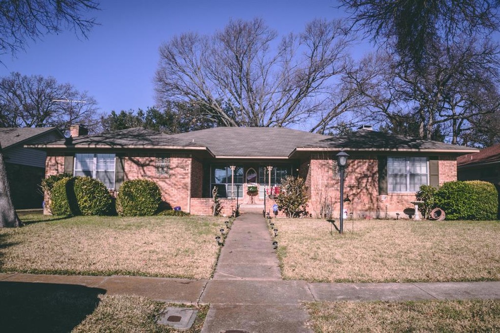 7421 Walling Ln, Dallas, TX 75231 - photo 1