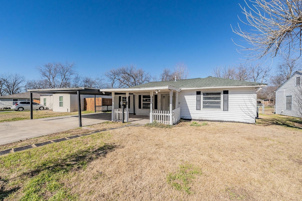 822 Chickasaw Trace, Grand Prairie, TX 75051 - photo 1