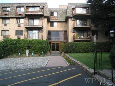 Scarsdale Woods unit 134, Scarsdale, NY 10583 - photo 1