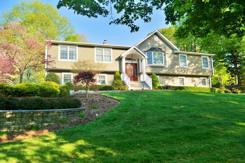 80 Algonquin Trail, Oakland, NJ 07436 - photo 1