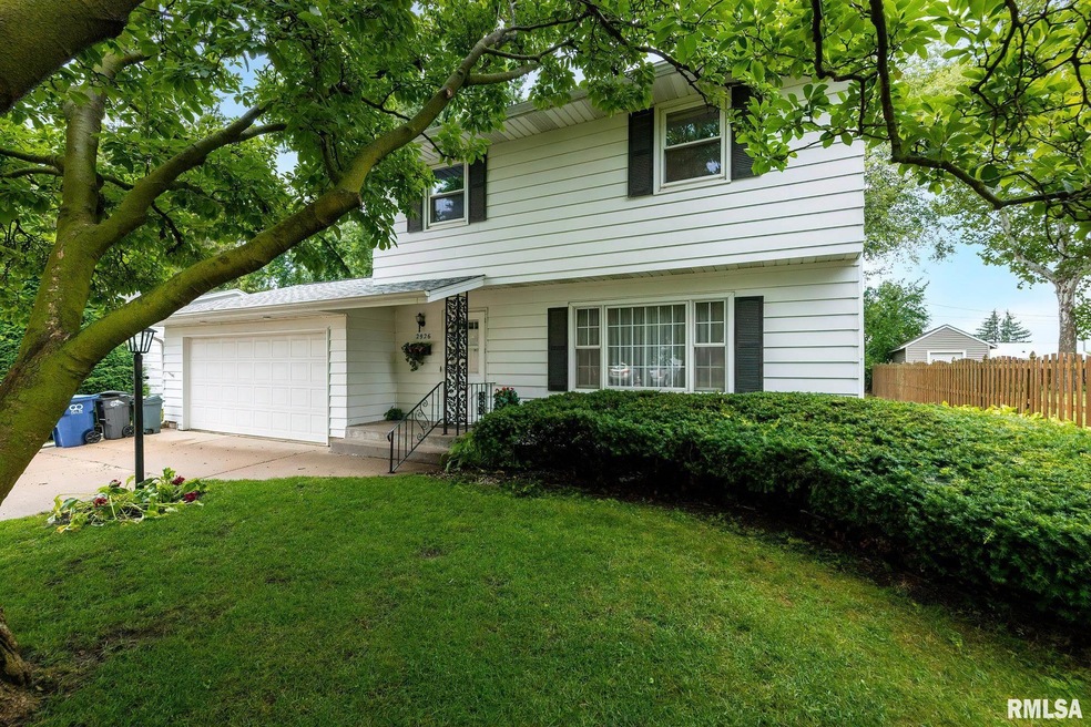 2926 Linden Ln, Bettendorf, IA 52722 - photo 1