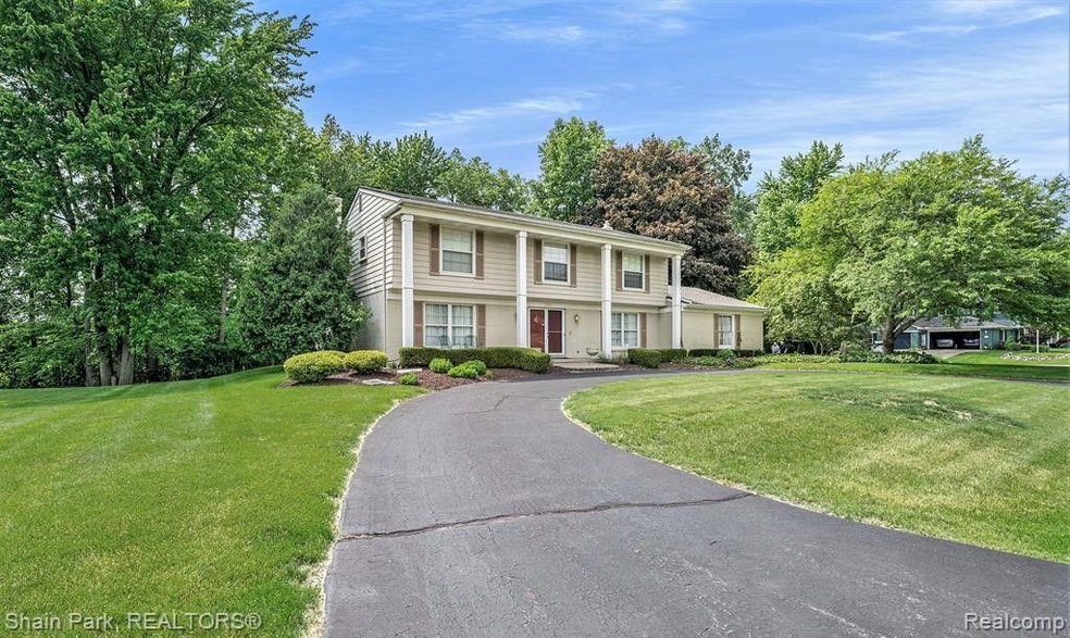 2310 Park Ridge Dr, Bloomfield Hills, MI 48304 - photo 1