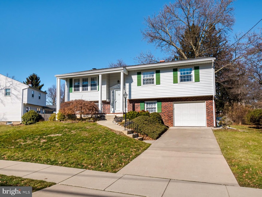 32 Winding Way W, Morrisville, PA 19067 - photo 1