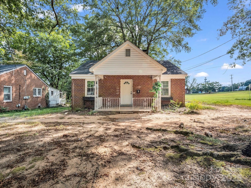 304 Grice St, Shelby, NC 28150 - photo 1