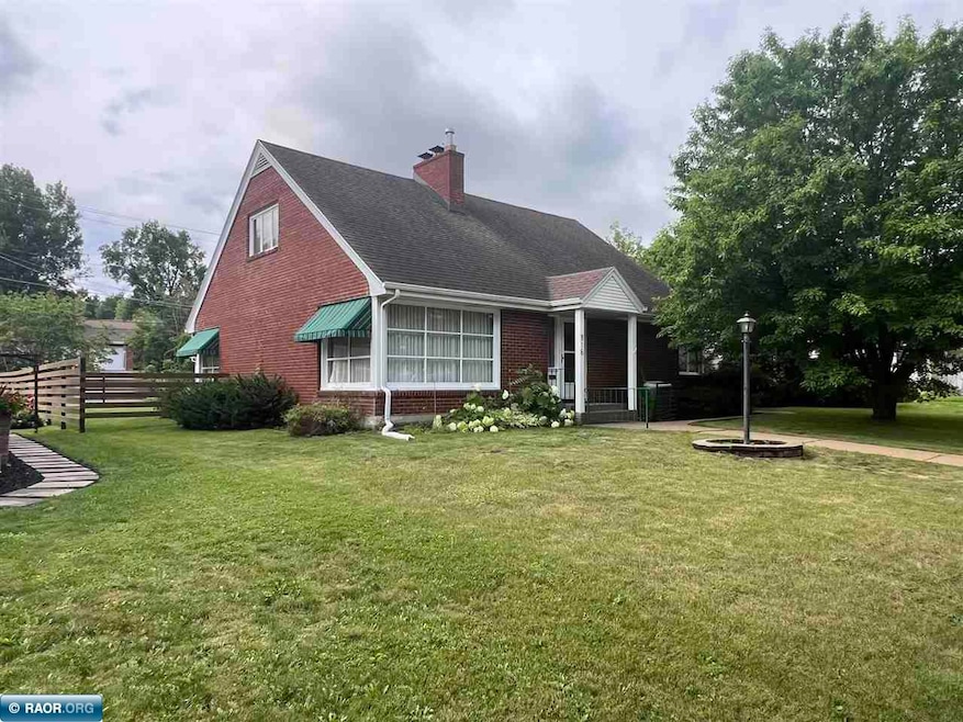 816 E 25th St, Hibbing, MN 55746 - photo 1